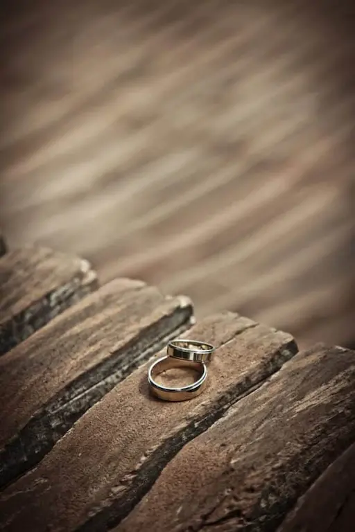 Two rings laying down on one another.